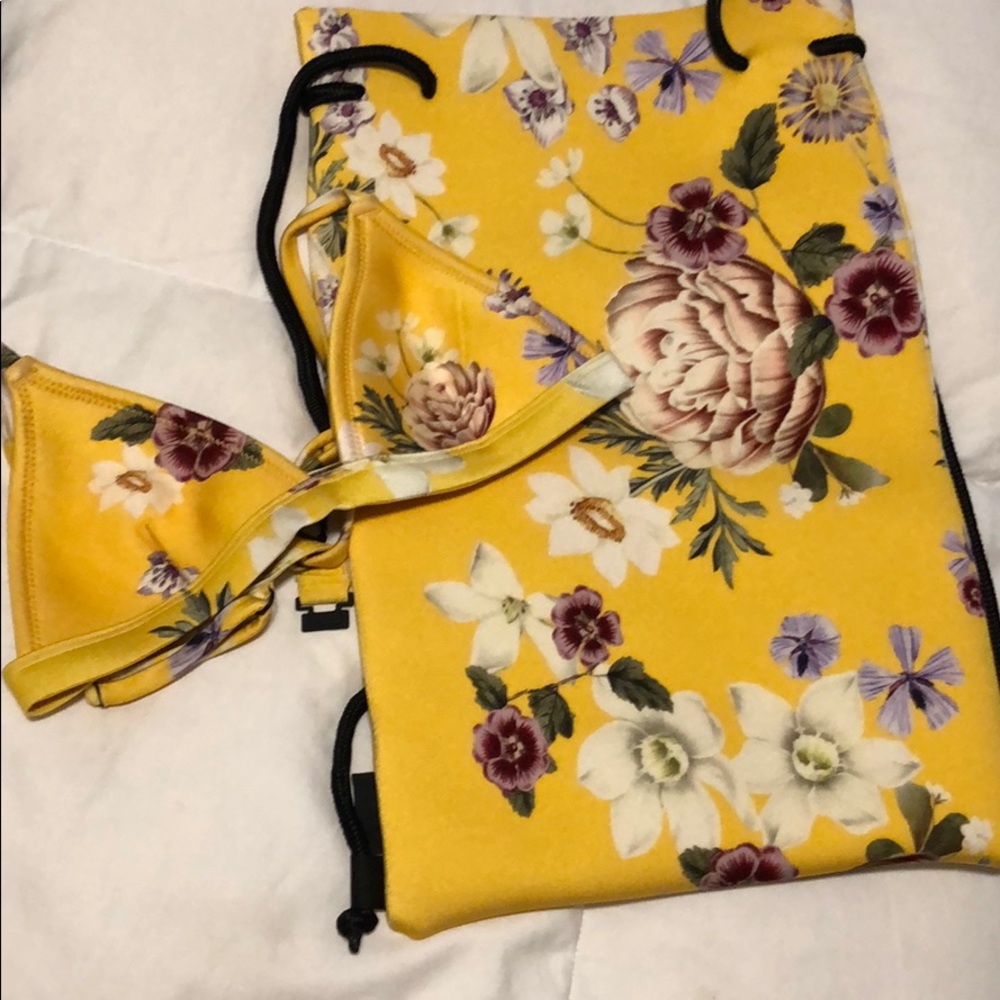 Triangl bikini top.  Bottom and bag not included.